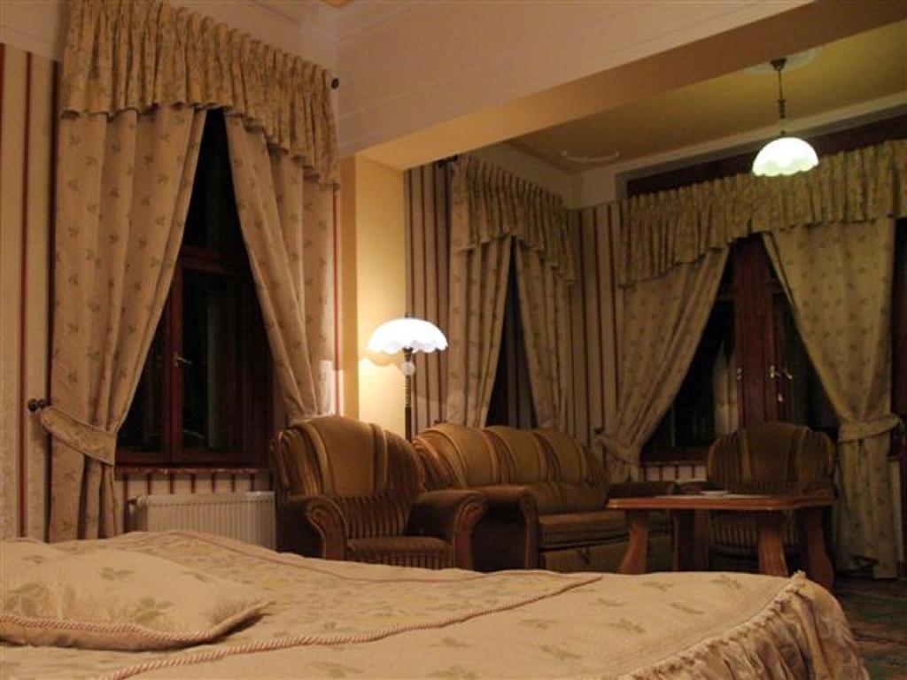 ホテル Rezydencja Jankow Ilowa 部屋 写真